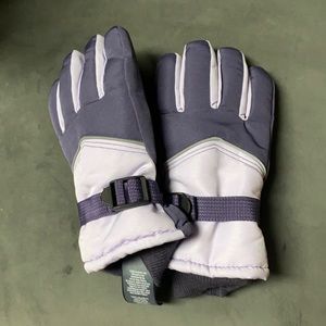 Girls purple Champion gloves. Never worn. Size 4/7